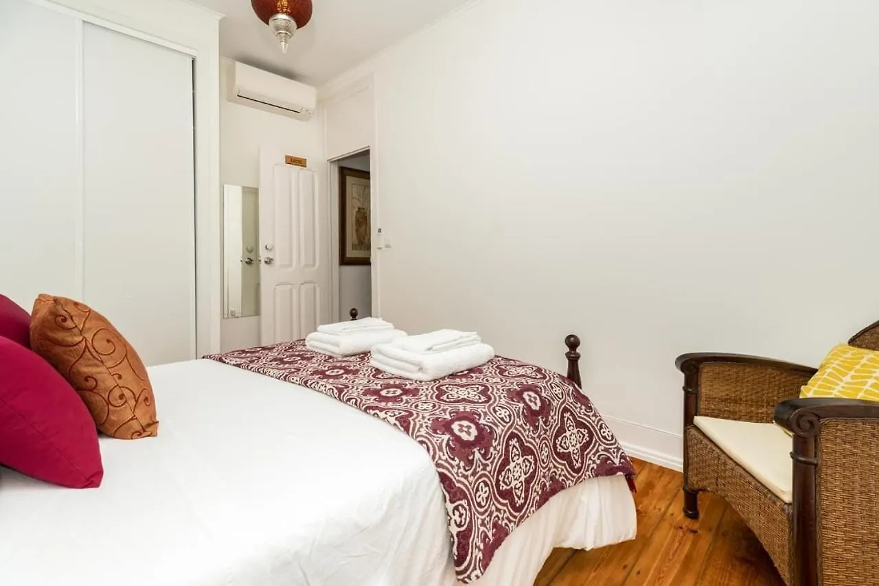 Guest house Exotic M2 R2 - Comfortable Classy Double Room With Shared Bath Lisbon