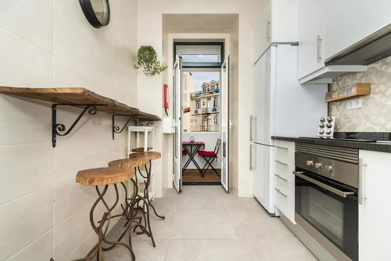 Guest house Exotic M2 R2 - Comfortable Classy Double Room With Shared Bath Lisbon