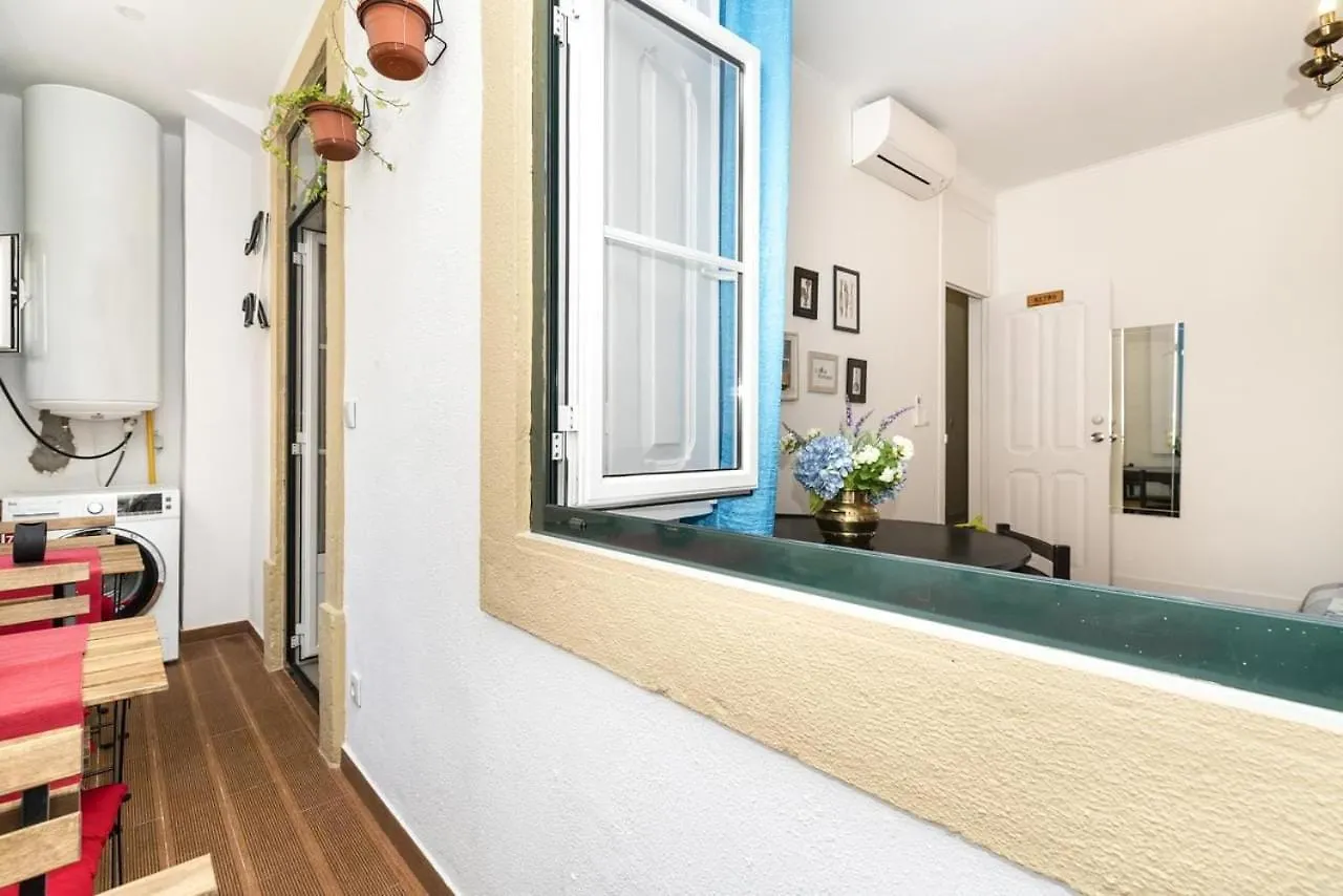 Exotic M2 R2 - Comfortable Classy Double Room With Shared Bath Lisbon 0*,