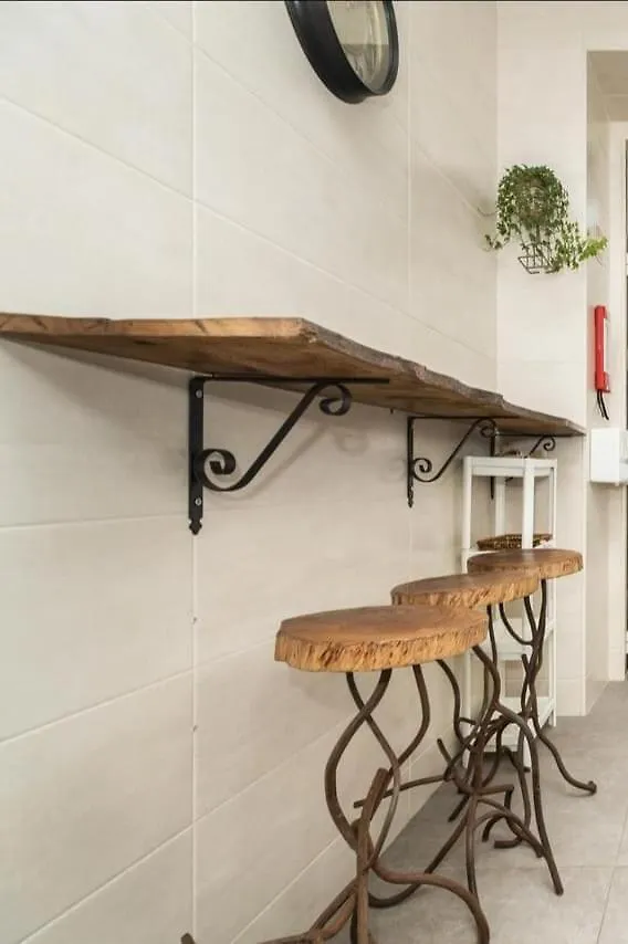 Guest house Exotic M2 R2 - Comfortable Classy Double Room With Shared Bath Lisbon